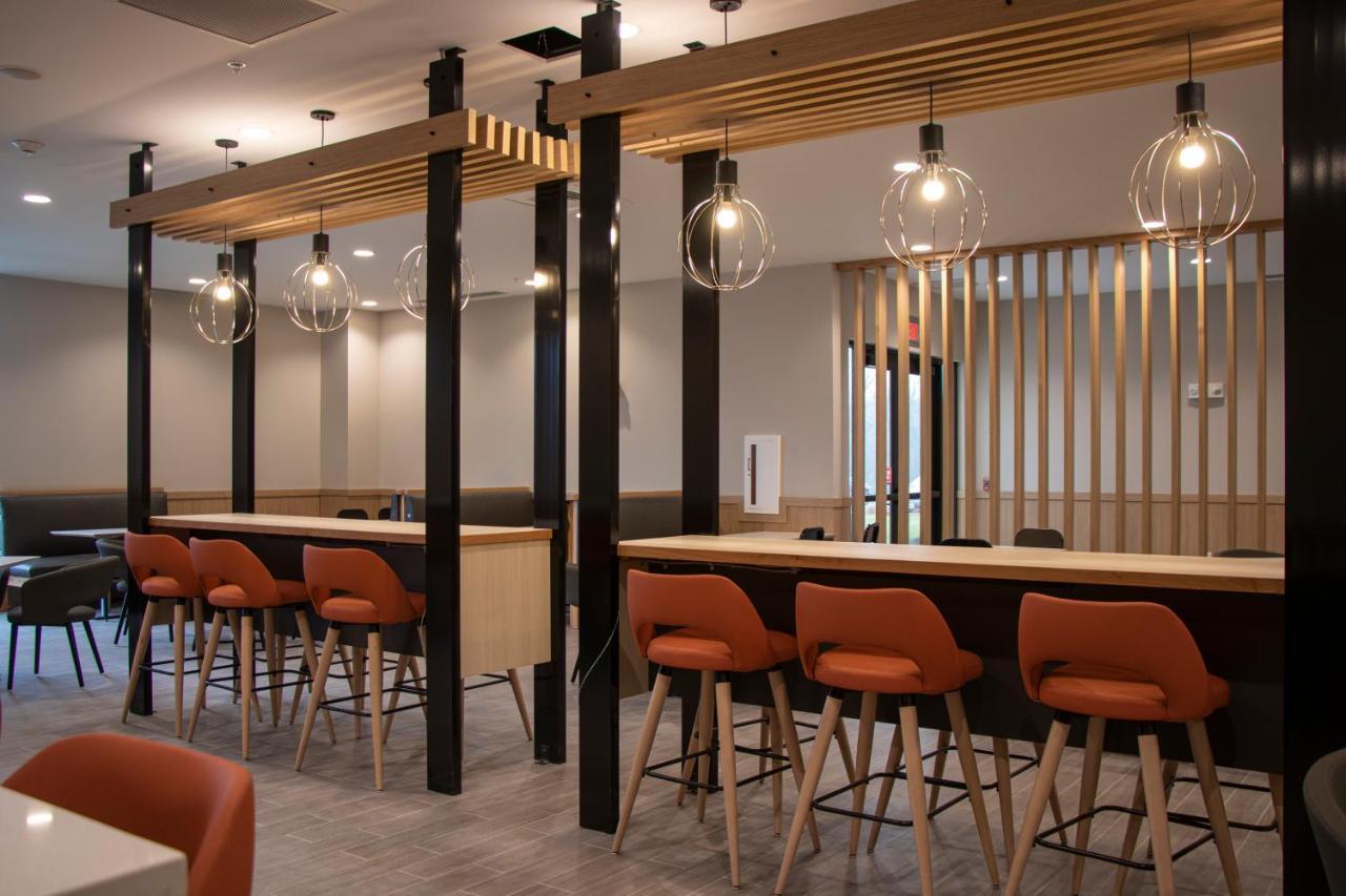 Holiday Inn - Kansas City - Northeast By Ihg Ngoại thất bức ảnh