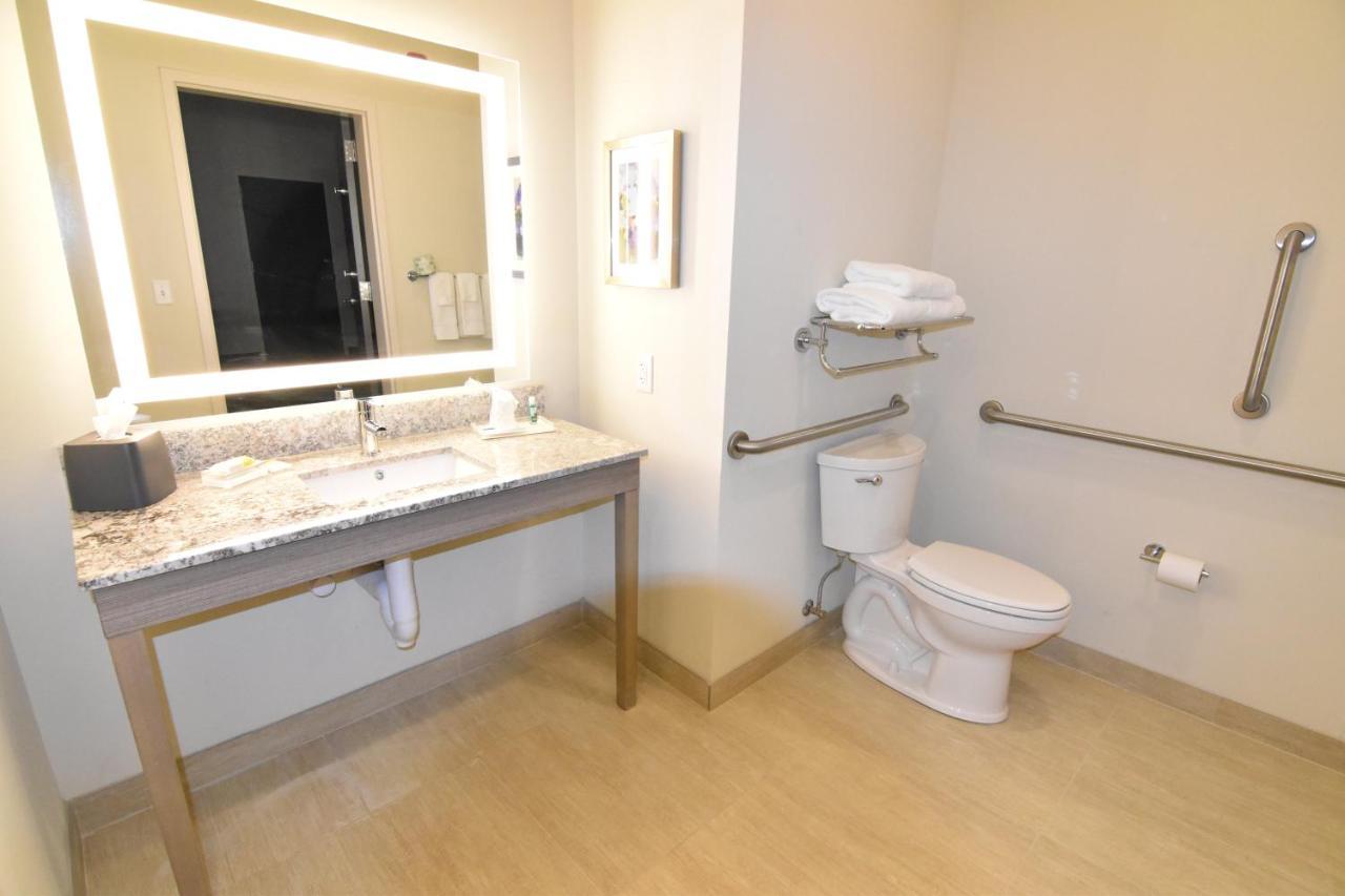 Holiday Inn - Kansas City - Northeast By Ihg Ngoại thất bức ảnh