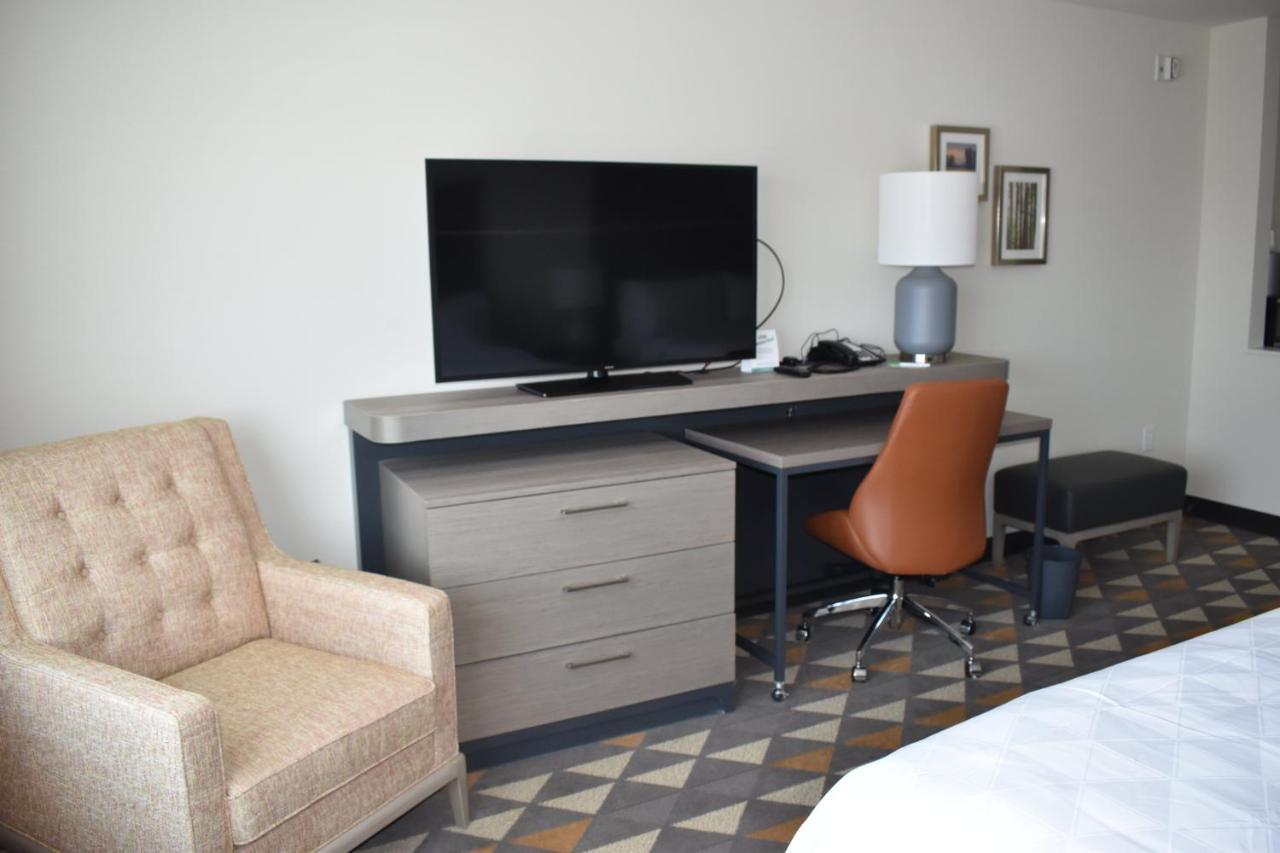 Holiday Inn - Kansas City - Northeast By Ihg Ngoại thất bức ảnh