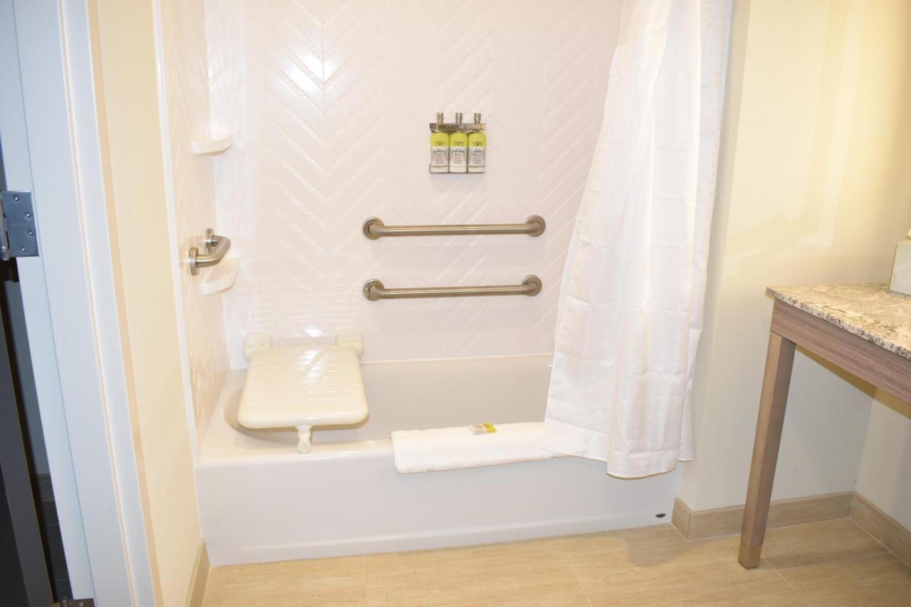 Holiday Inn - Kansas City - Northeast By Ihg Ngoại thất bức ảnh