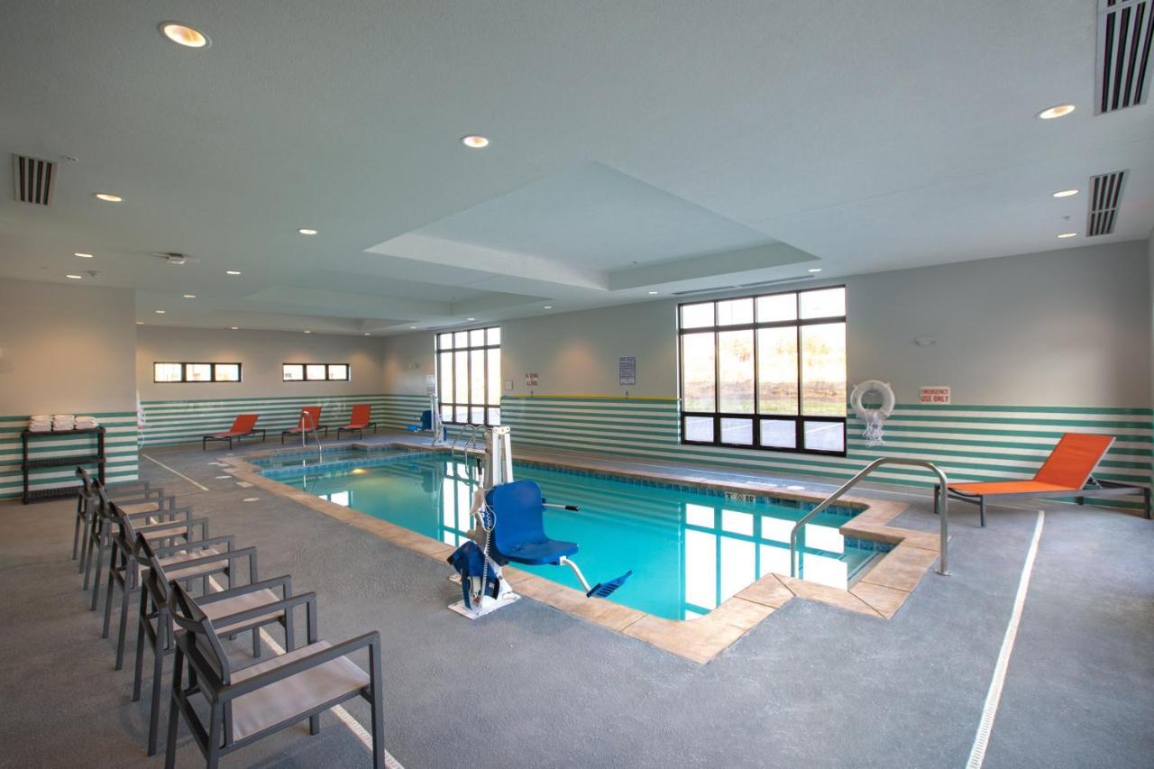 Holiday Inn - Kansas City - Northeast By Ihg Ngoại thất bức ảnh