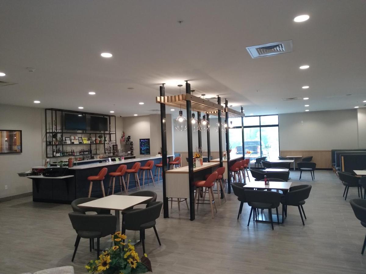 Holiday Inn - Kansas City - Northeast By Ihg Ngoại thất bức ảnh