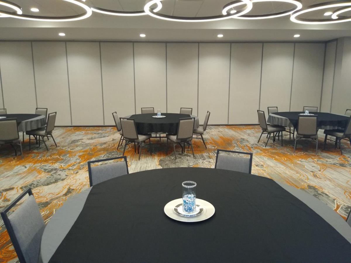 Holiday Inn - Kansas City - Northeast By Ihg Ngoại thất bức ảnh