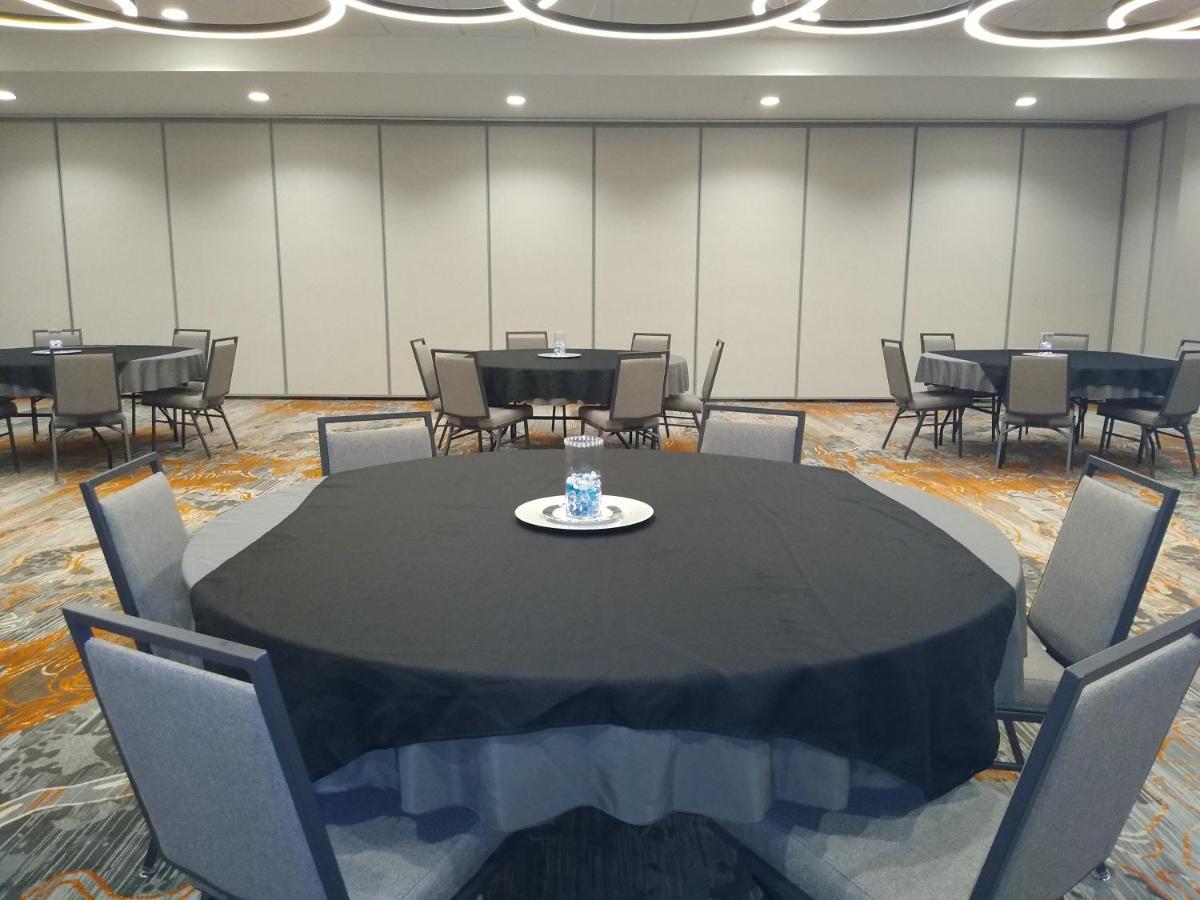Holiday Inn - Kansas City - Northeast By Ihg Ngoại thất bức ảnh