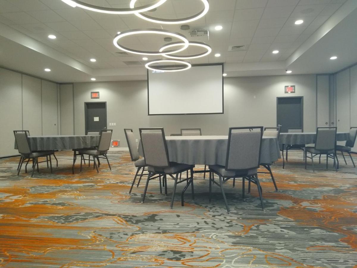 Holiday Inn - Kansas City - Northeast By Ihg Ngoại thất bức ảnh