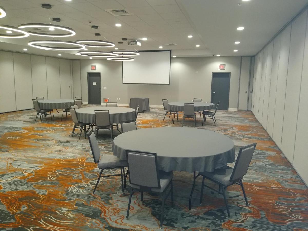 Holiday Inn - Kansas City - Northeast By Ihg Ngoại thất bức ảnh
