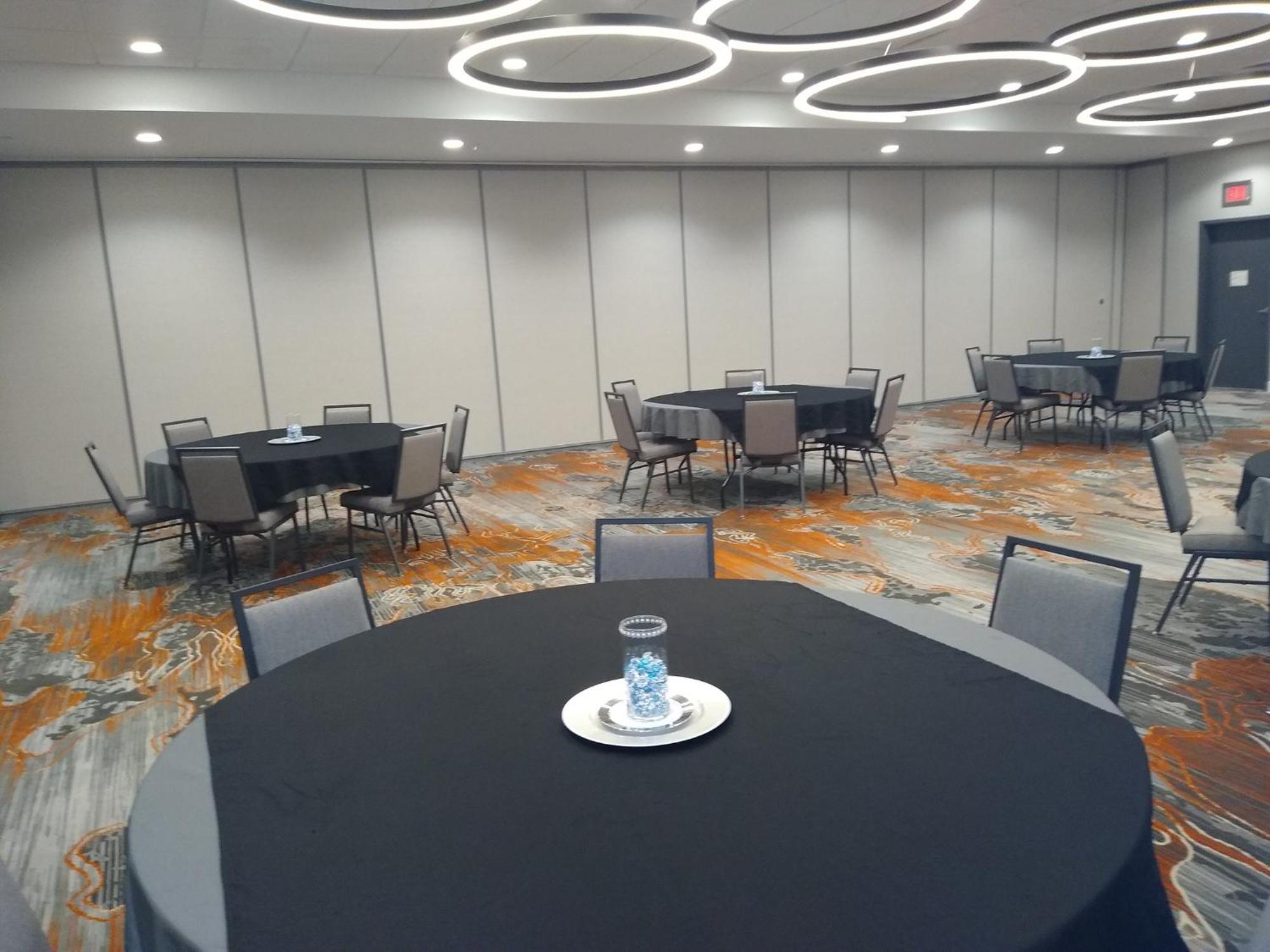 Holiday Inn - Kansas City - Northeast By Ihg Ngoại thất bức ảnh